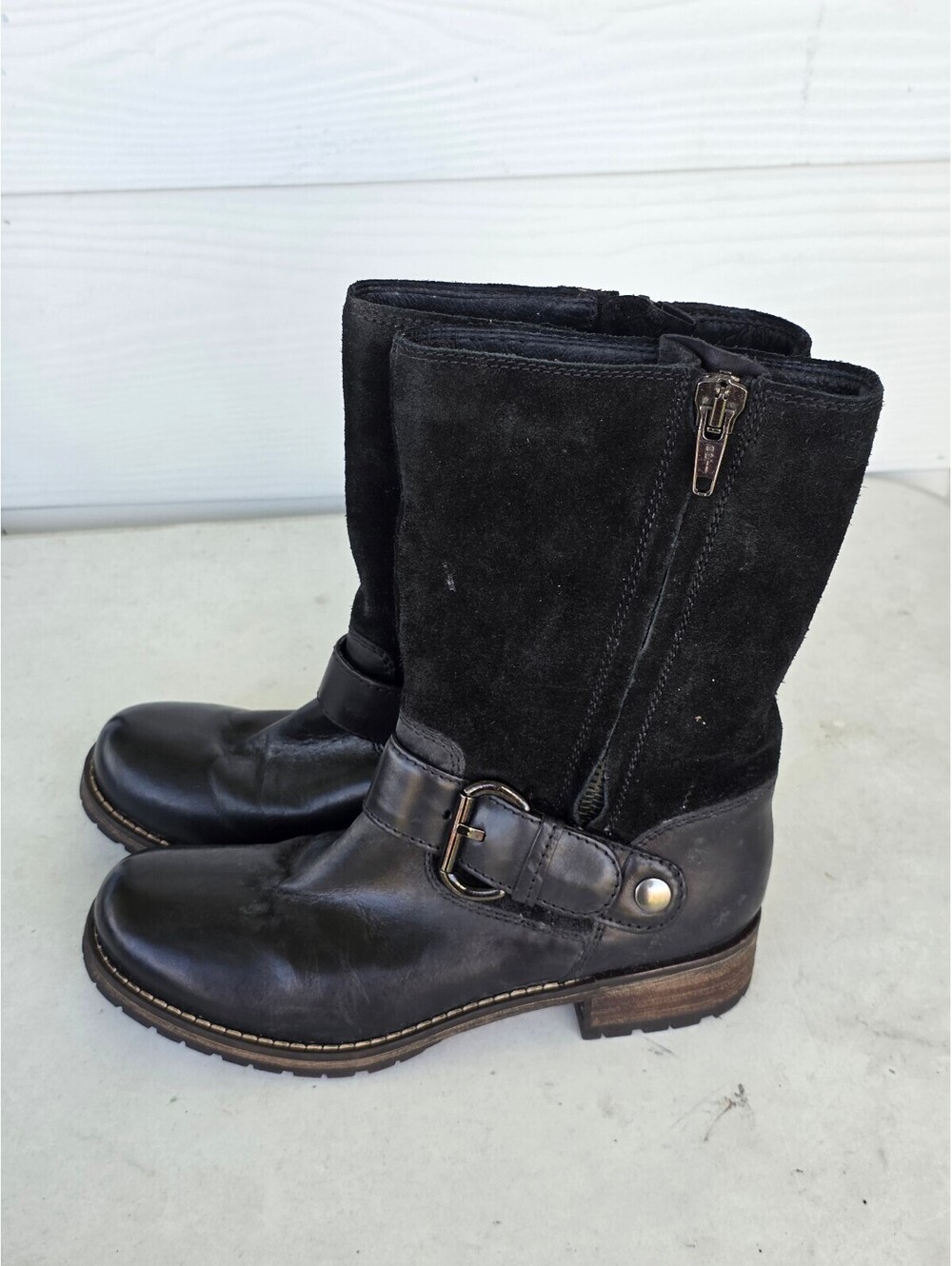 Clarks Black Leather Suede Moto Biker Boots Side Zip Buckle Lug Sole 6.5M - Picture 1 of 9